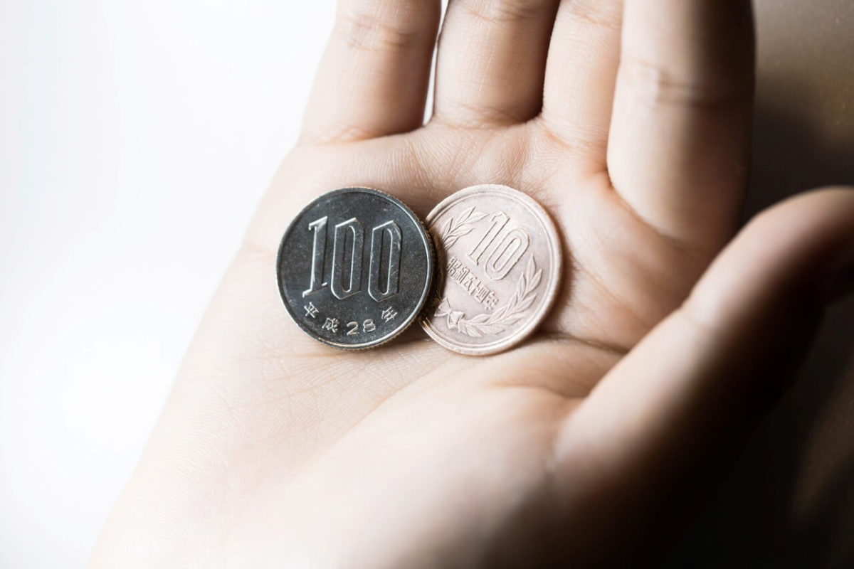 手に乗せたお金
