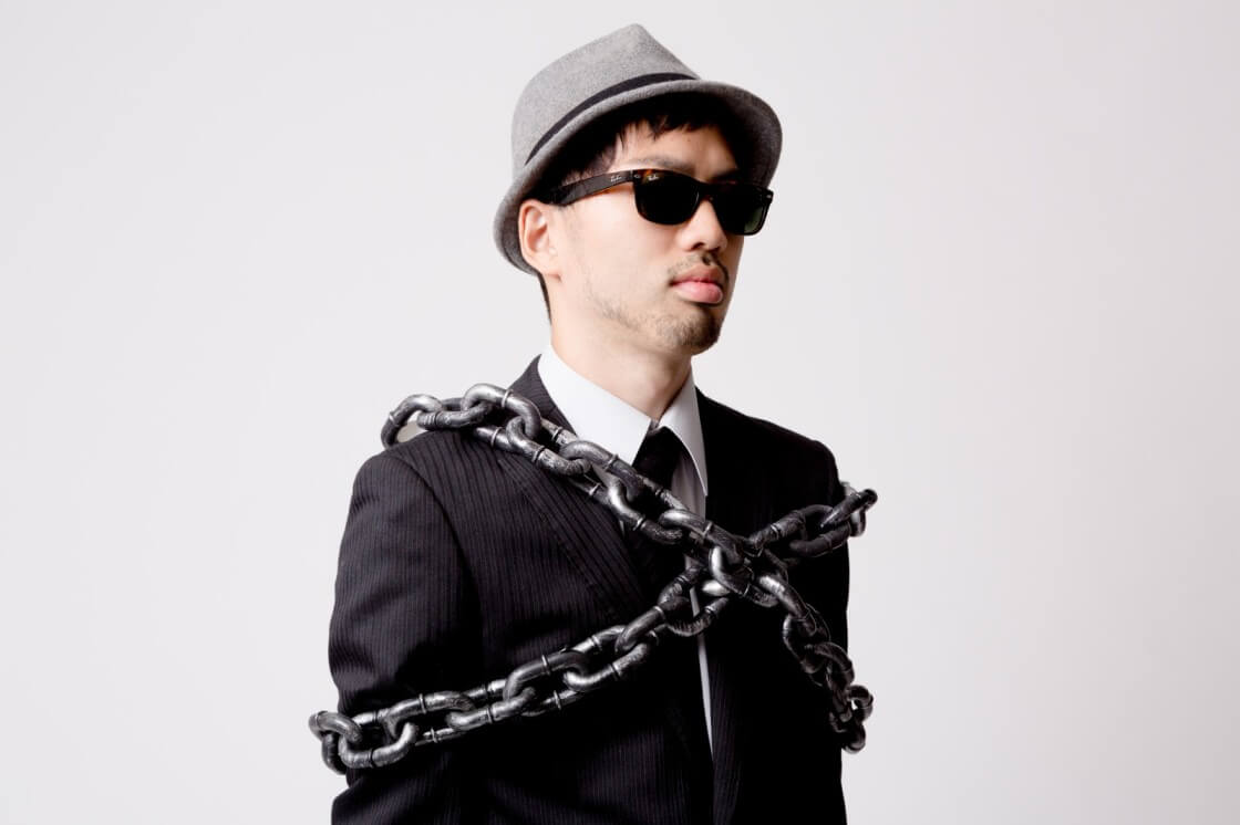 拘束