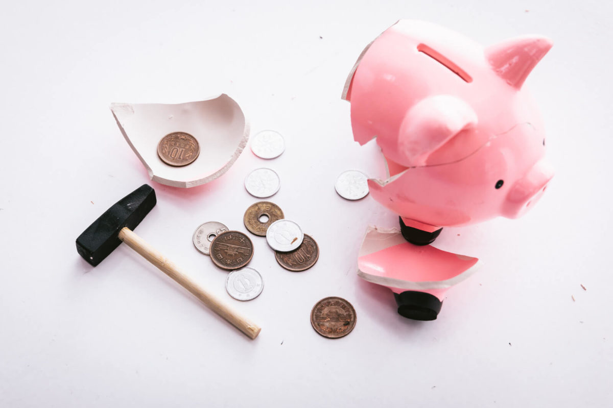割れた豚の貯金箱